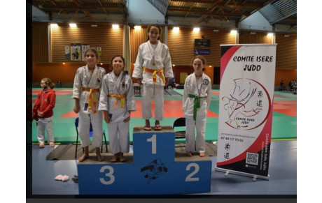 DISTRICT BENJAMIN (2010/2011) N°1 - Gieres    Carla 1ère 